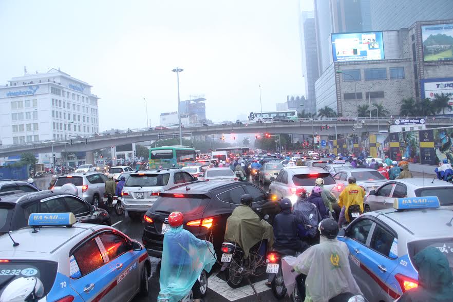 Hà Nội “thất thủ” vì mưa, rét